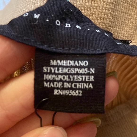 ⭐️ Know. One. Cares Gold Jogger Pants - Picture 11 of 11